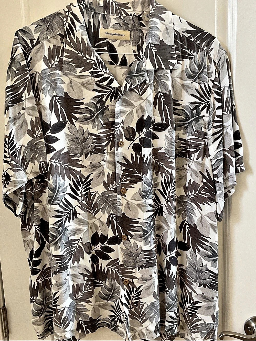 Tommy Bahama Floral Button Down Shirt in Gray & Black XXL